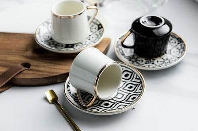 Tazas de café expreso/turco con plato y cucharadita